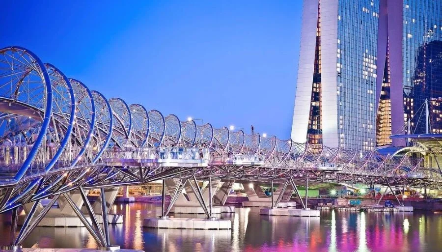 Cầu Helix là chiếc cầu nối giữa Singapore Flyer và vịnh Marina