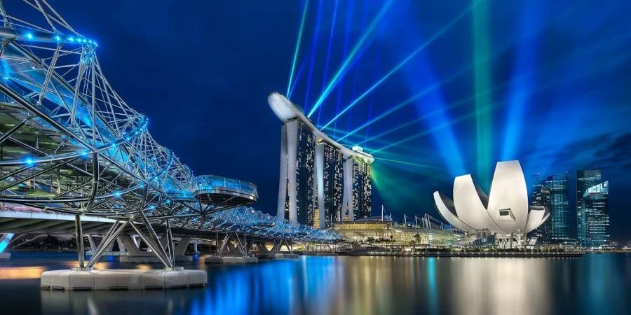 Cầu Helix là chiếc cầu nối giữa Singapore Flyer và vịnh Marina