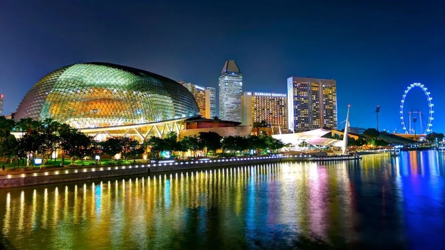 Nhà hát Esplanade là nhà hát lớn nhất tại Singapore với hình dáng quả sầu riêng