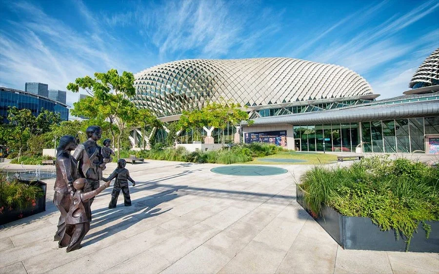 Nhà hát Esplanade là nhà hát lớn nhất tại Singapore với hình dáng quả sầu riêng