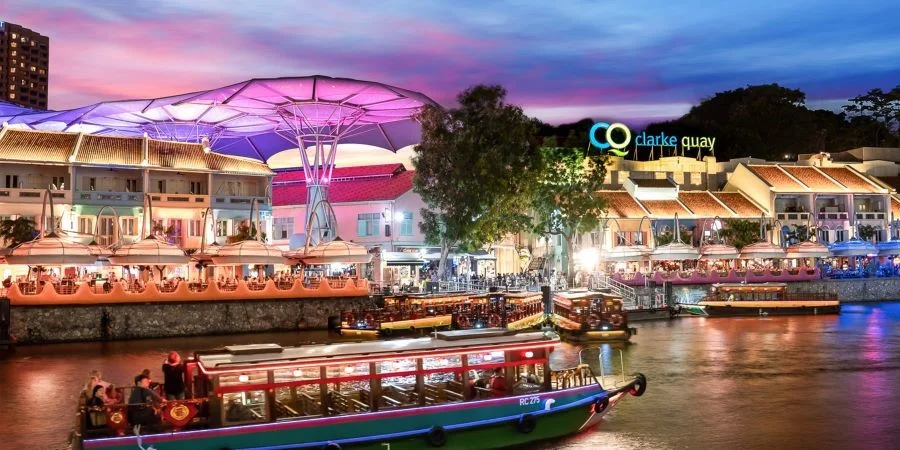 Clarke Quay là một khu vực tập trung rất nhiều nhà hàng, quán bar cao cấp