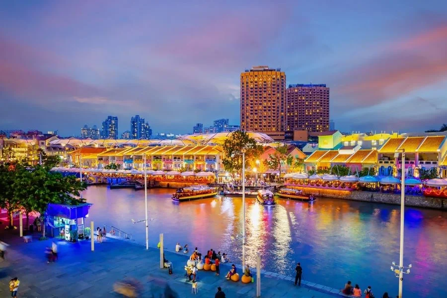 Clarke Quay là một khu vực tập trung rất nhiều nhà hàng, quán bar cao cấp