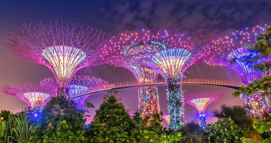 Gardens by the Bay là một công viên nằm ở trung tâm của đảo quốc Sư Tử