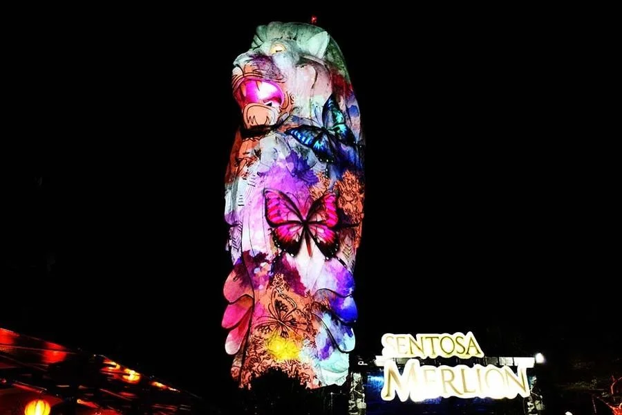 Tận hưởng không gian Merlion Park vào buổi tối để trải nghiệm không gian màu sắc rực rỡ tuyệt vời