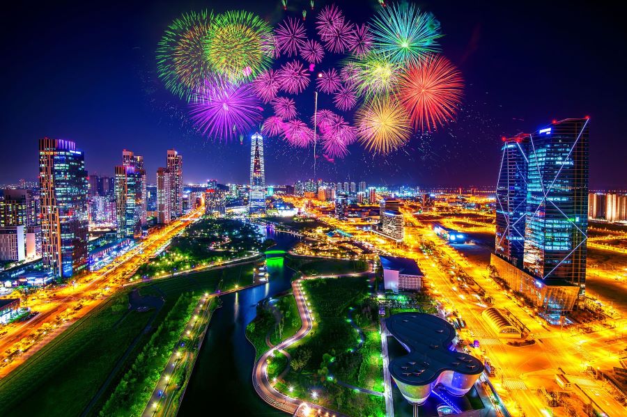 Bạn có thể ngắm được những màn pháo hoa siêu đẹp tại Hàn Quốc vào mùa hè