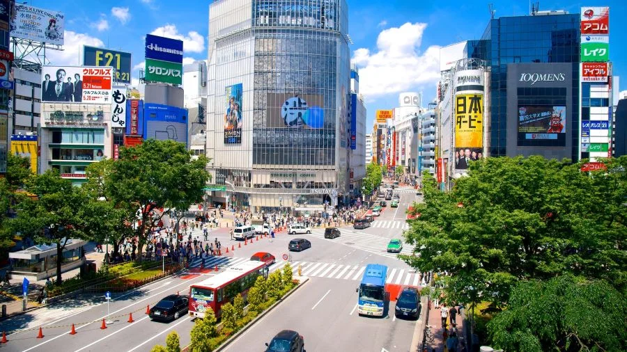 Ngã tư Shibuya - biểu tượng của lối sống trẻ trung, hiện đại và cực kỳ náo nhiệt của người dân Tokyo