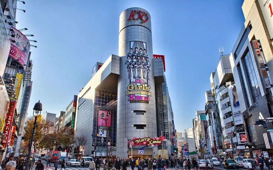 Giao lộ Shibuya được mệnh danh là một trong những “thiên đường mua sắm” sầm uất nhất tại Tokyo
