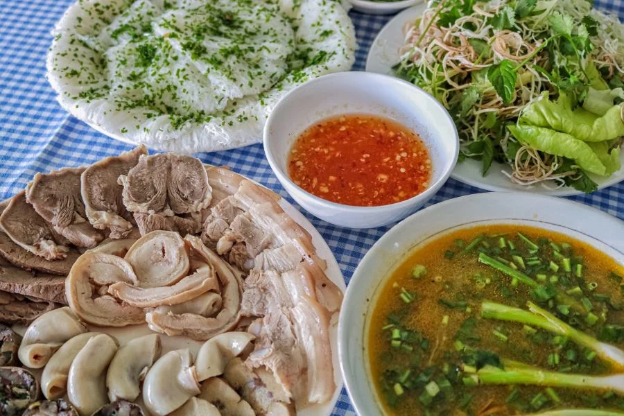 Bánh hỏi lòng heo - món ngon quen thuộc trong bữa sáng của người dân Bình Định
