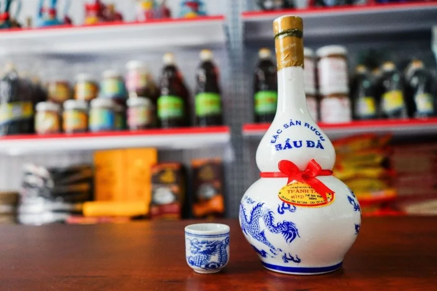 Rượu Bàu Đá là một loại rượu mạnh nổi tiếng ở Bình Định