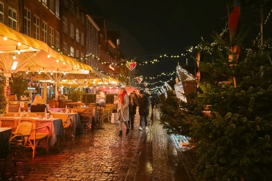 Copenhagen nổi bật với khung cảnh của những khu chợ Giáng sinh đa sắc màu