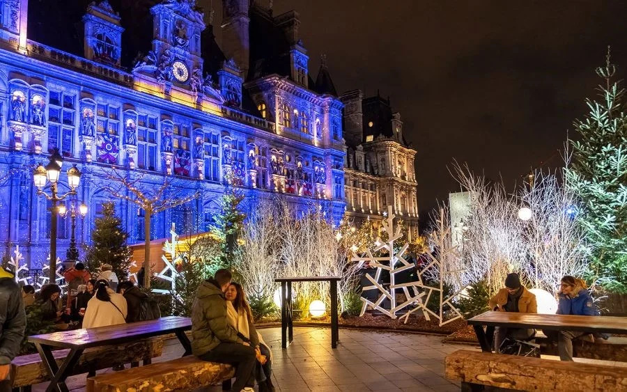 “Kinh đô ánh sáng” Paris vô cùng lộng lẫy vào dịp Giáng sinh
