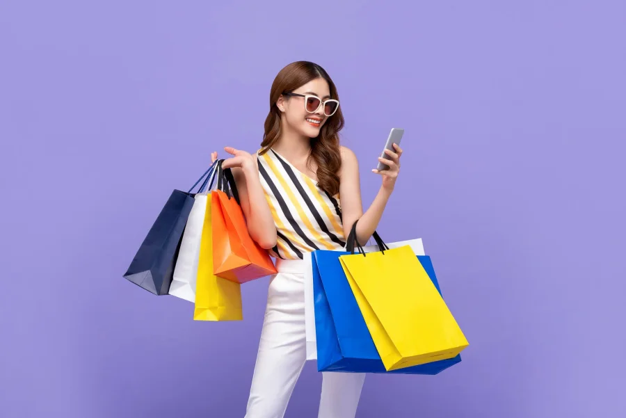 Chú ý đến việc mua sắm là một trong những lưu ý quan trọng trong chuyến du lịch trong mùa cao điểm 