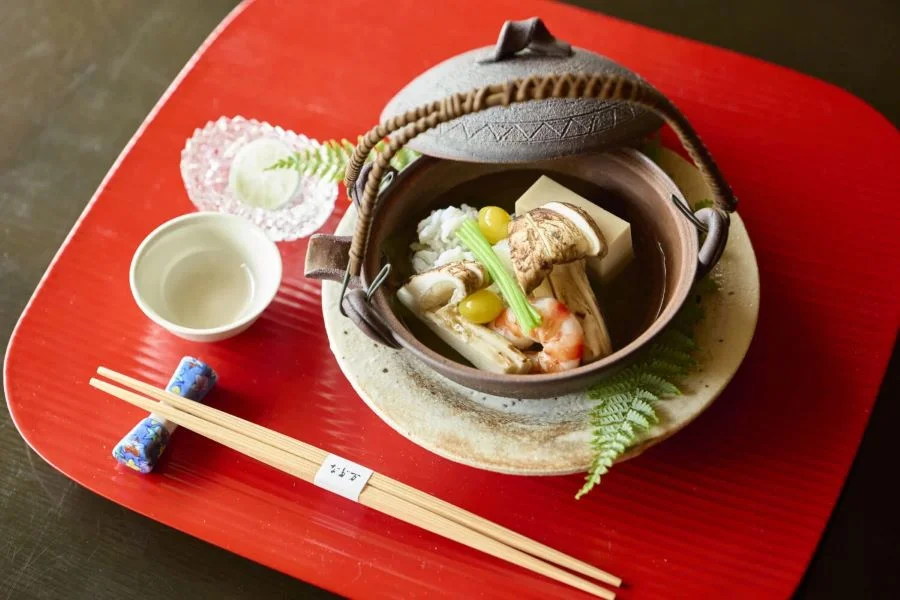 Súp nấm Matsutake Dobin Mushi thượng hạng mang hương vị đặc trưng của mùa thu Nhật Bản