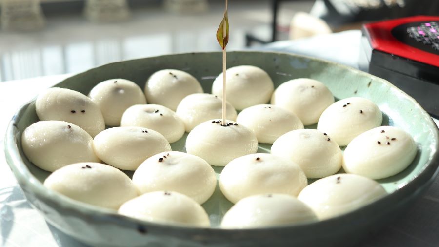 Jeungpyeon là một loại bánh gạo truyền thống trong văn hóa ẩm thực Hàn Quốc