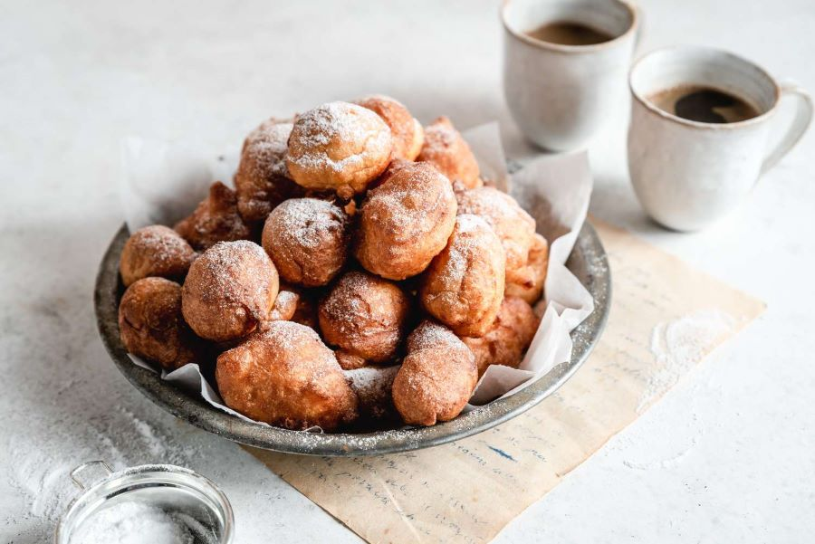 Bánh Oliebollen - loại bánh không thể thiếu trong bữa tiệc mừng năm mới