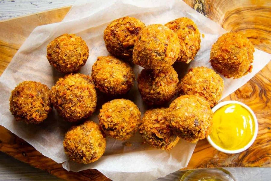 Bitterballen là món thịt viên chiên giòn vừa bắt mắt, vừa thơm ngon vừa miệng