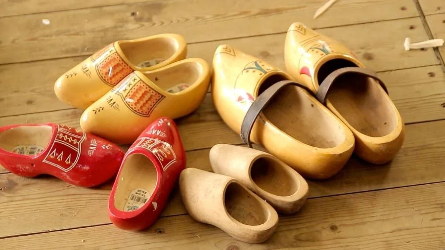 Guốc gỗ Klompen là một món quà cổ điển tại đất nước Hà Lan