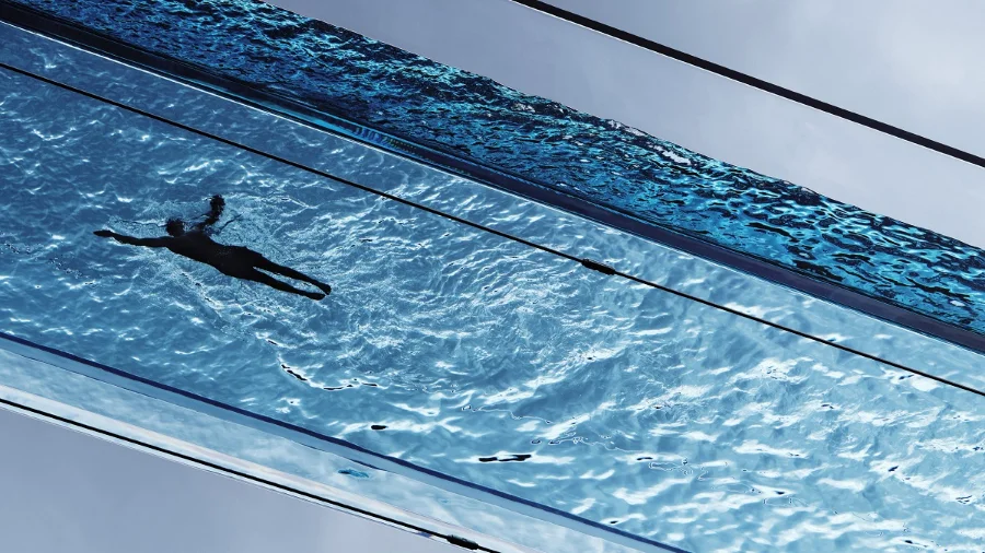 Sky Pool London - bể bơi vô cực lơ lửng giữa hai tòa tháp Embassy Gardens