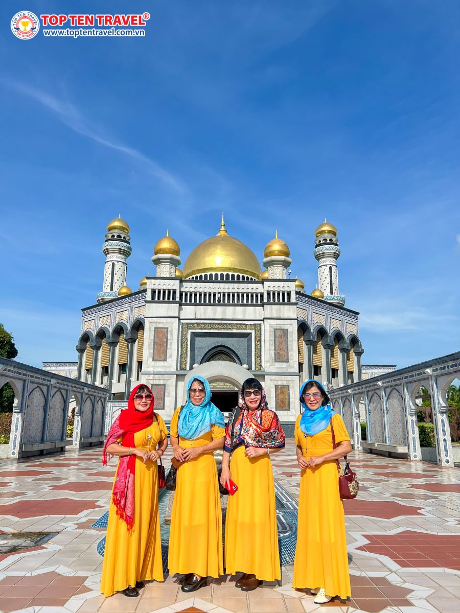Du khách còn được trải nghiệm những nét văn hóa Brunei vô cùng đặc sắc