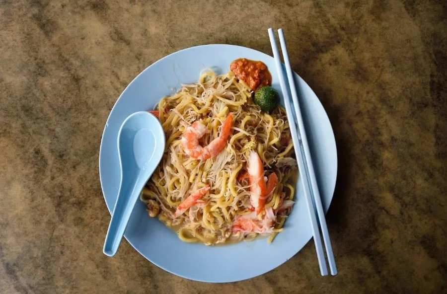 Mì xào Phúc Kiến là một món ngon truyền thống tại Singapore