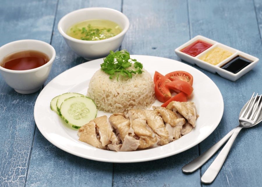 Cơm gà Hải Nam thơm ngon, bắt mắt, đầy đủ dinh dưỡng