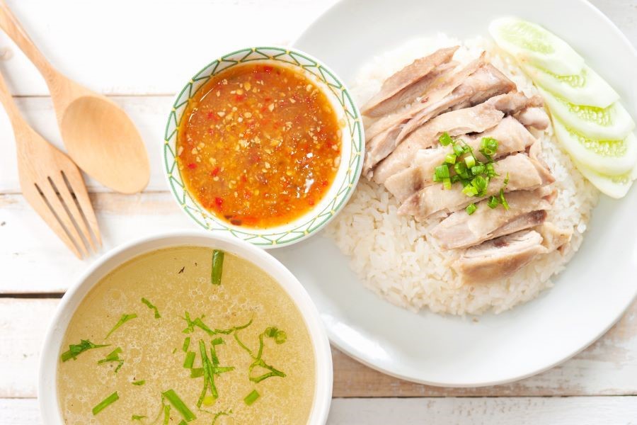 Cơm gà Hải Nam - món ăn cực kỳ phổ biến và được yêu thích ở Singapore