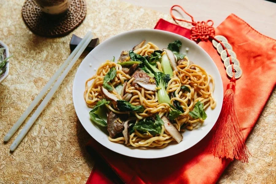 Mì trường thọ là món ăn quen thuộc trong gia đình người Hoa vào những ngày năm mới