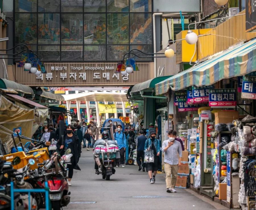 Dongdaemun cũng là một trong những khu phố ẩm thực đường phố nổi tiếng mà bạn nhất định phải ghé qua khi đi du lịch Hàn Quốc