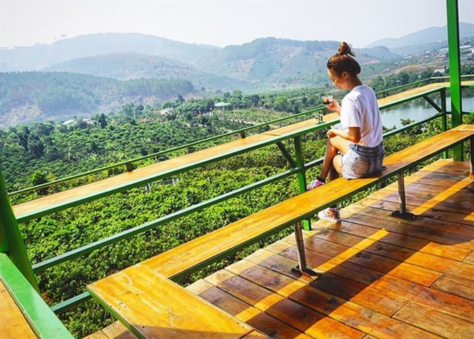 Những lý do để Đà Lạt "đi mãi không chán" me-linh-coffee-garden-min-1