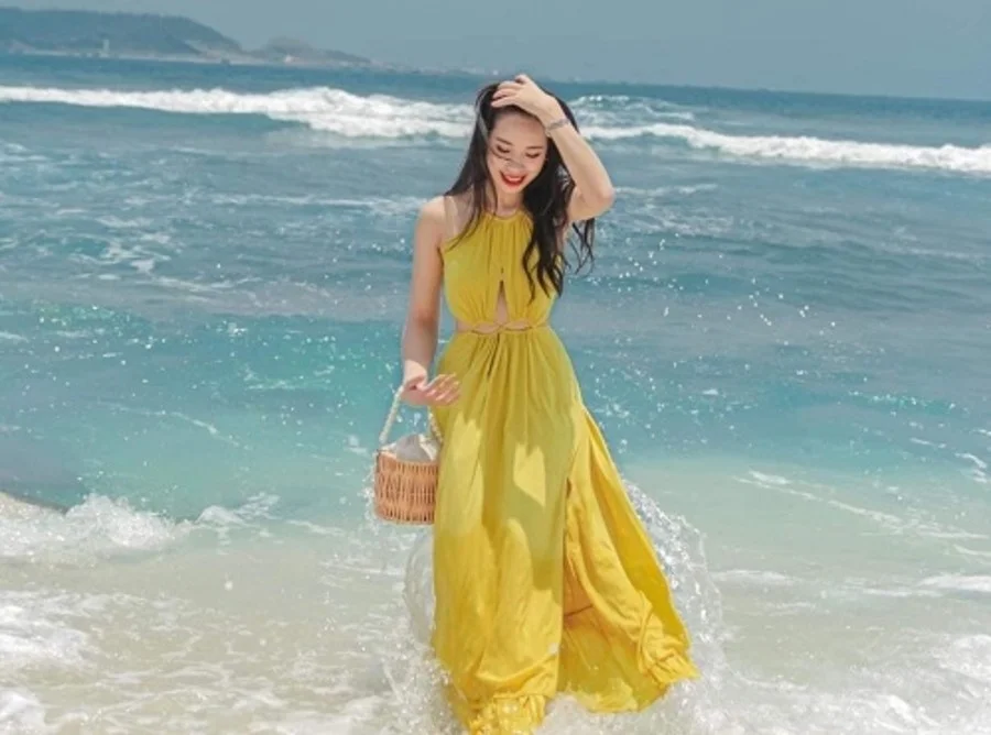 Đầm maxi hoặc váy boho có thể là lựa chọn hoàn hảo dành cho phái nữ