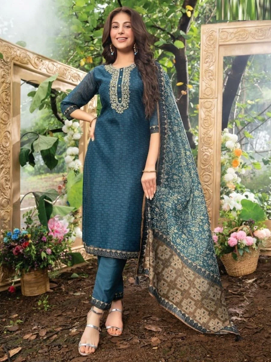 Salwar Kameez được biết đến là một bộ trang phục truyền thống Ấn Độ của phụ nữ bang Punjab