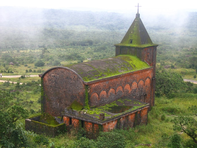 nha-tho-co-cao-nguyen-bokor-min