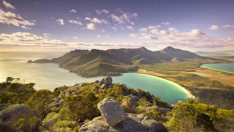 Tasmania là bang hải đảo, cách Úc 240km2 hướng về phía Nam của nước Úc