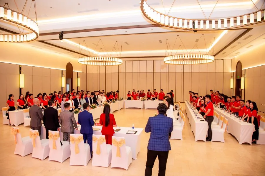 Hội nghị có sự góp mặt có mặt của toàn bộ đội ngũ nhân viên Top Ten Group
