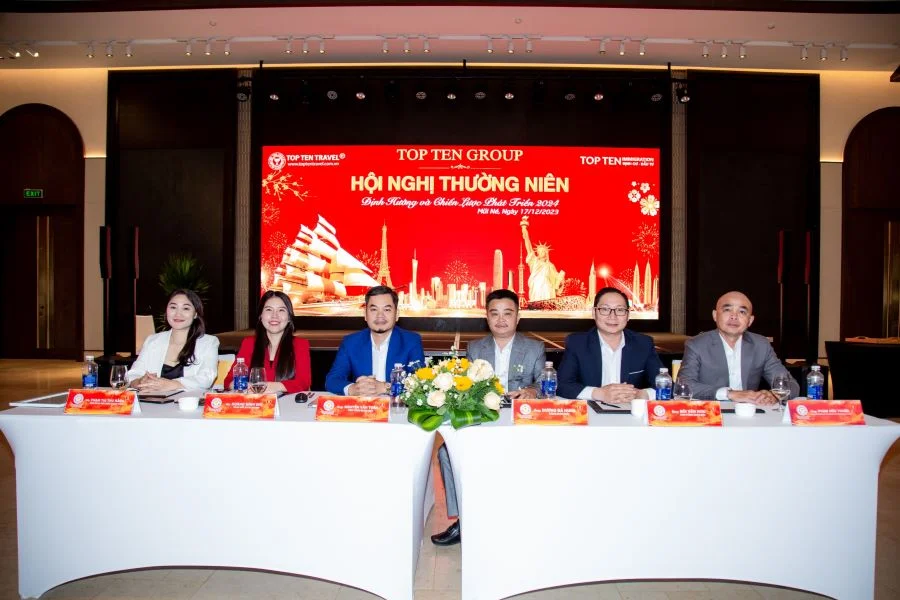 Hình ảnh ban lãnh đạo Top Ten Group tại hội nghị thường niên