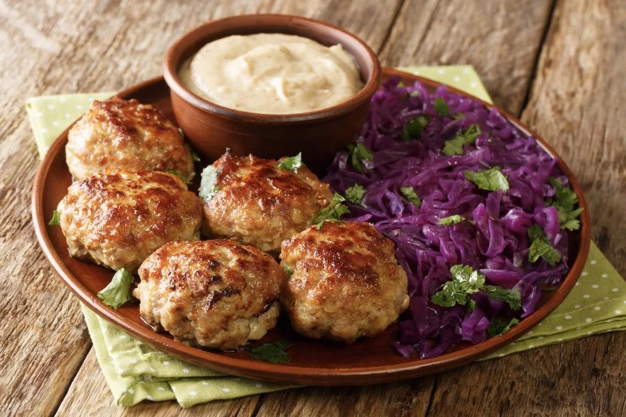 Thịt viên Frikadeller - tinh hoa không thể bỏ qua trong bản đồ ẩm thực Đan Mạch 