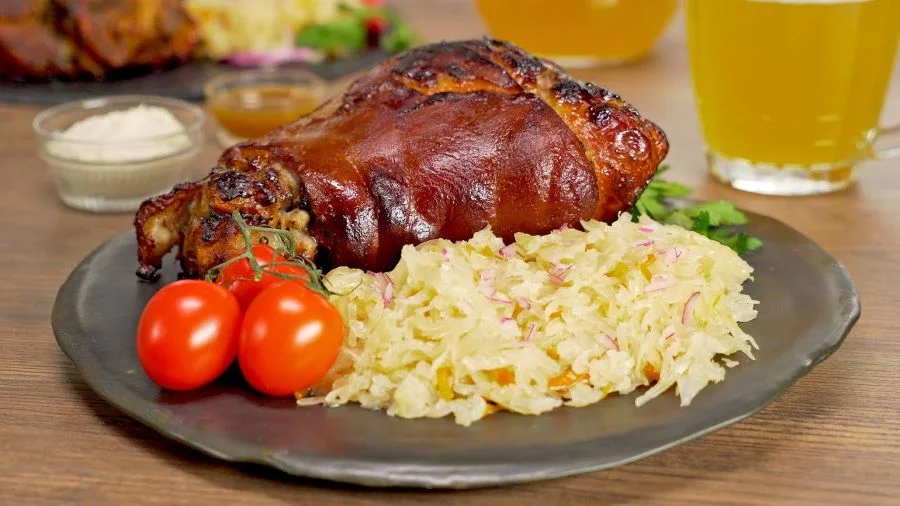 Chân giò heo hầm của người Đức với hương vị đậm đà, thơm ngon khó cưỡng