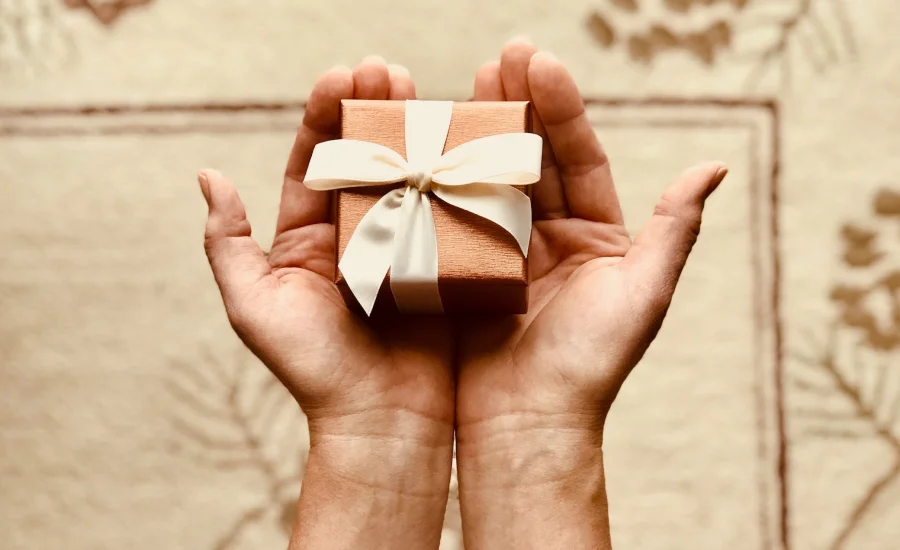 Người Malaysia đề cao tinh thần giản dị, thế nên, bạn nên tránh những món quà có giá trị quá cao