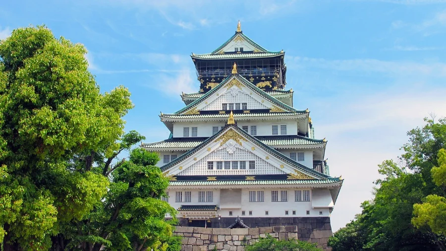 Lâu đài Osaka như một viên ngọc quý tỏa sáng, thu hút mọi ánh nhìn