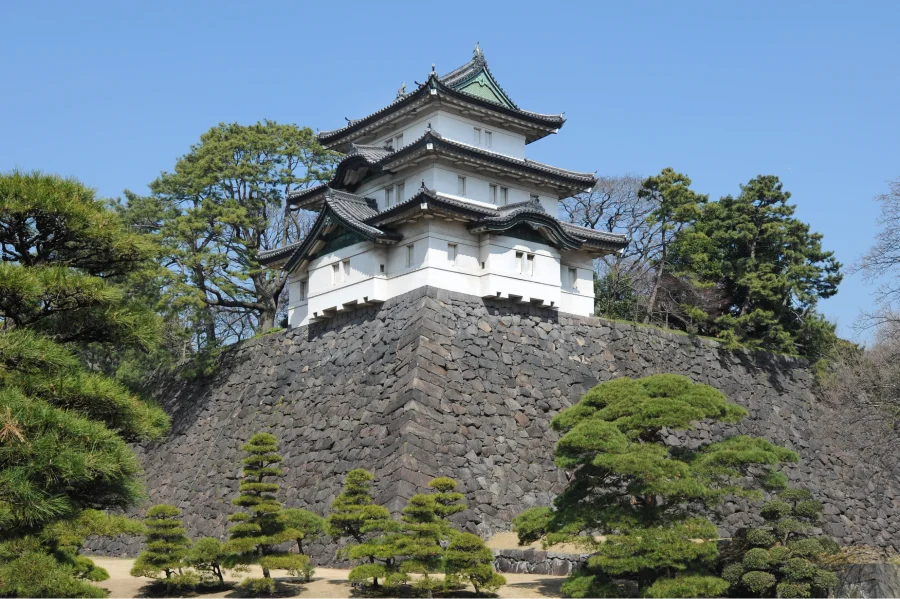 Hoàng Cung Nhật Bản ngày nay sừng sững giữa lòng Tokyo hiện đại như một biểu tượng trường tồn cho di sản văn hóa và bản sắc dân tộc