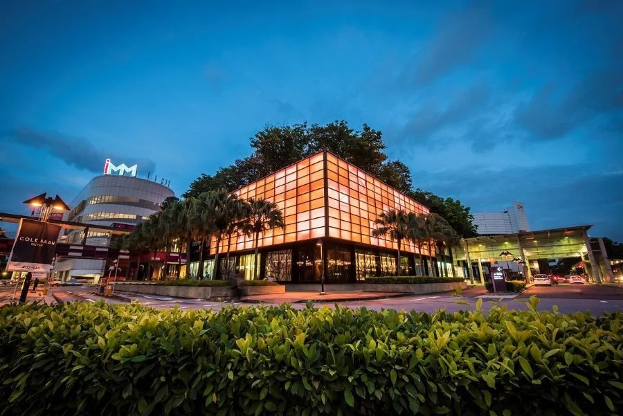 IMM - một trong những trung tâm mua sắm giá rẻ nổi tiếng tại Singapore