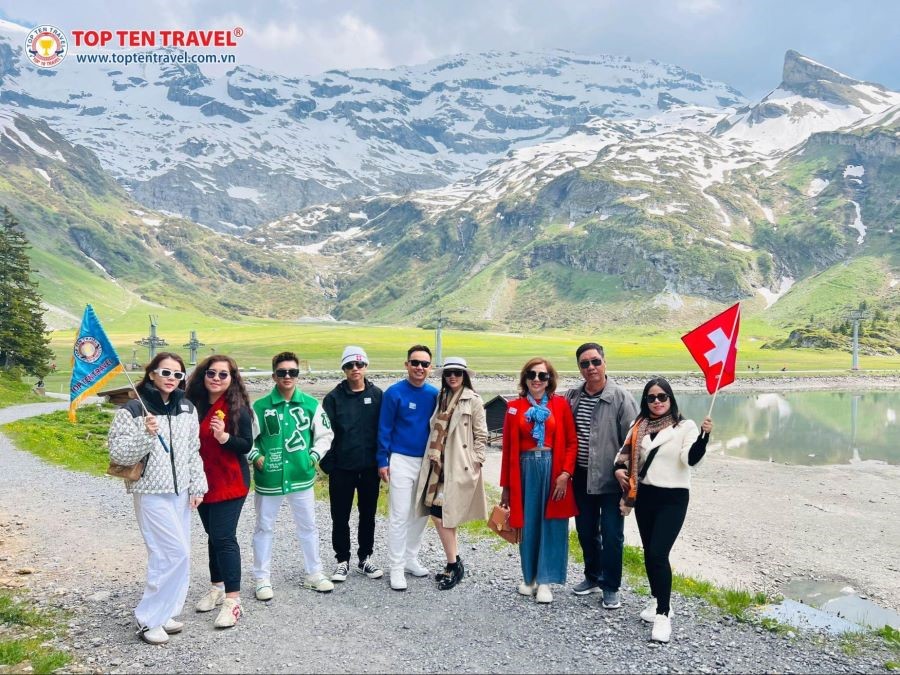 Những vị khách đã tin tưởng lựa chọn tour du lịch Châu Âu tại Top Ten Travel