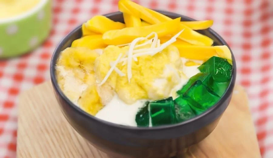 Chè sầu riêng gây thương nhớ cho biết bao thực khách bởi mùi thơm nức mũi của những múi sầu riêng chín
