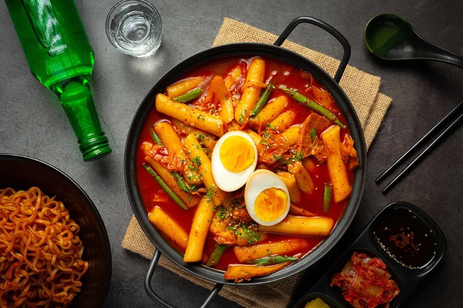 Với những tín đồ yêu thích tokbokki thì làm sao có thể bỏ qua món Lẩu Mì Hàn Quốc Tokbokki nổi tiếng này nhỉ?