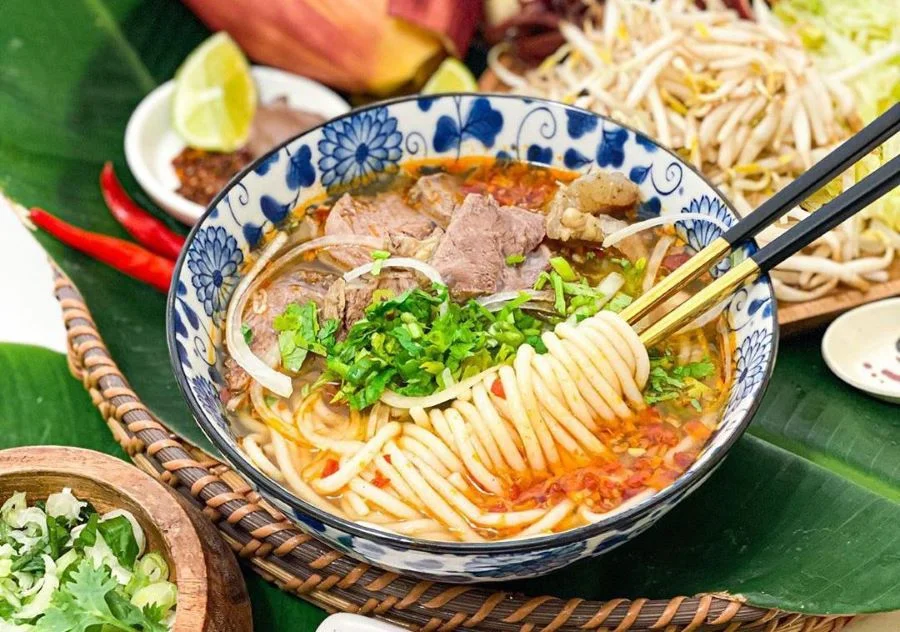 Bún bò Huế Bà Tuyết tại Huế