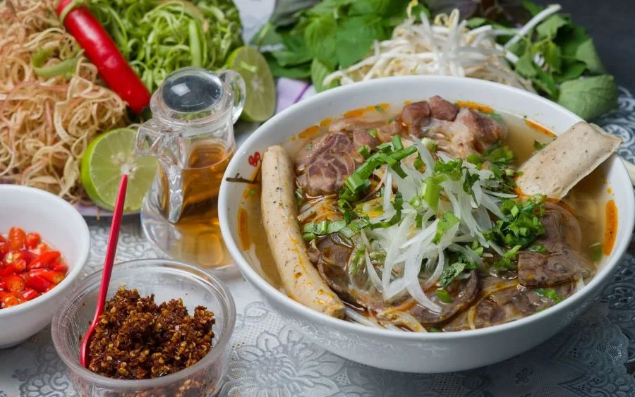 Bún bò Huế O Ty nổi tiếng với tô bún thơm ngon, chuẩn vị