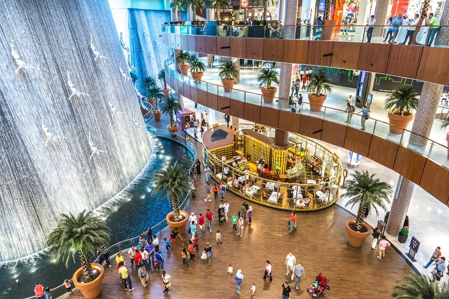Trung tâm mua sắm Dubai Mall nơi thu hút đông đảo du khách đến tham quan và mua sắm