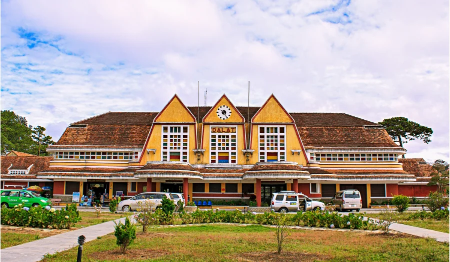 Ga Đà Lạt với khung cảnh ấn tượng