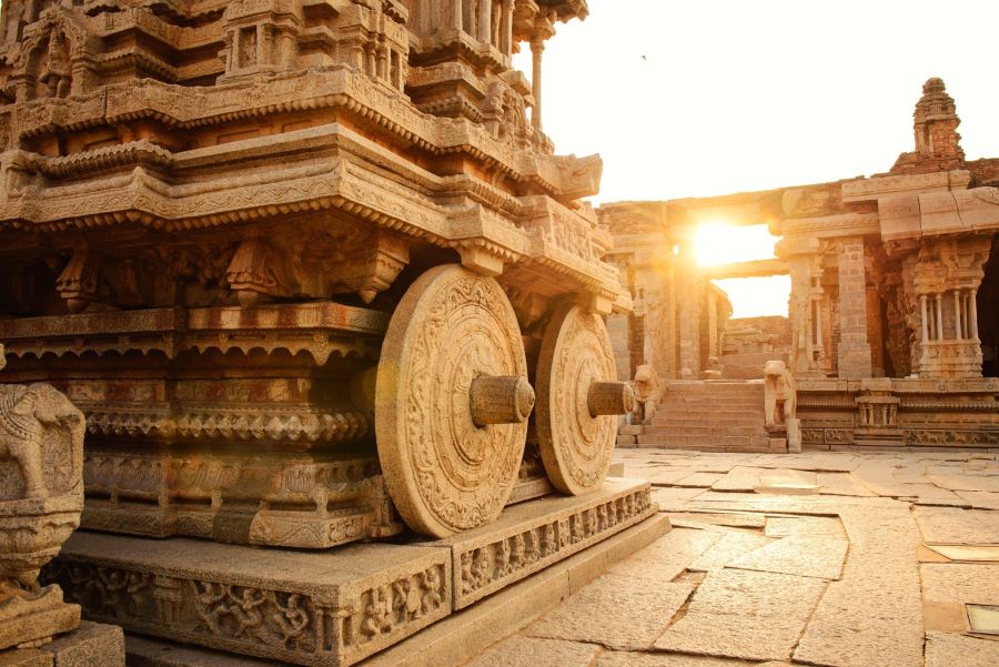 Đền mặt trời Konark được xây dựng dưới thời của vua Narasimha Deva - một trong những triều đại cực thịnh của đạo Phật ở Ấn Độ