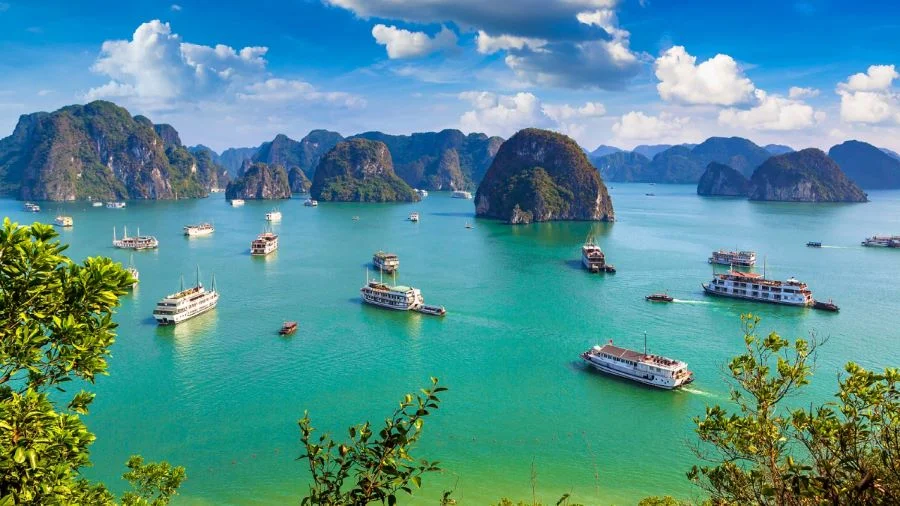 Vịnh Hạ Long, một trong những địa danh nổi tiếng tại Việt Nam